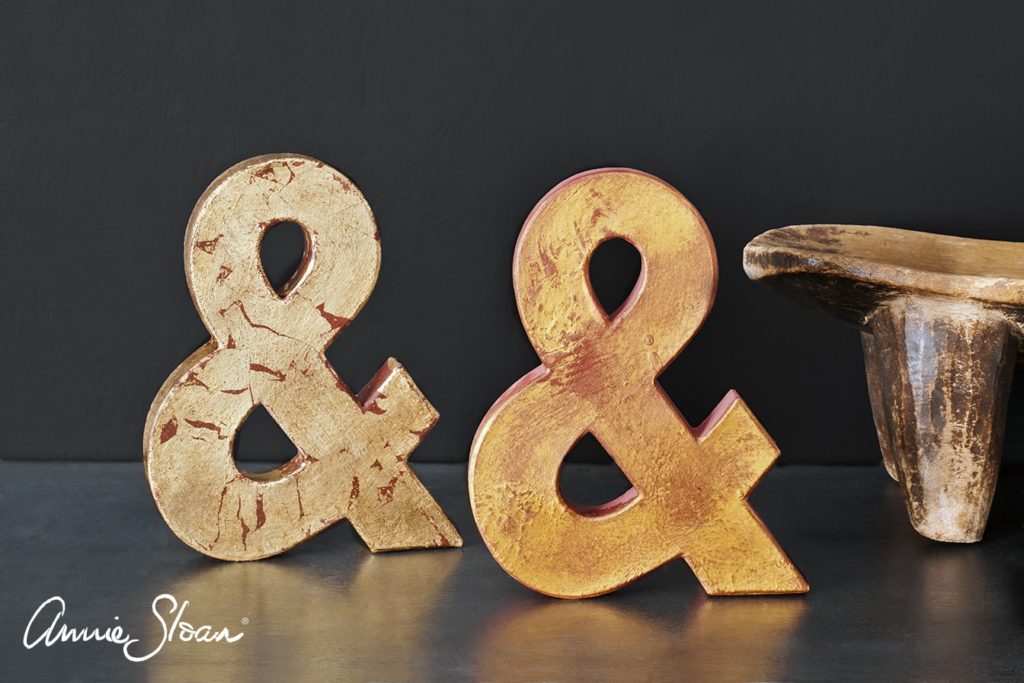 Technique de relooking de meubles à la feuille d'or ou à la cire dorée