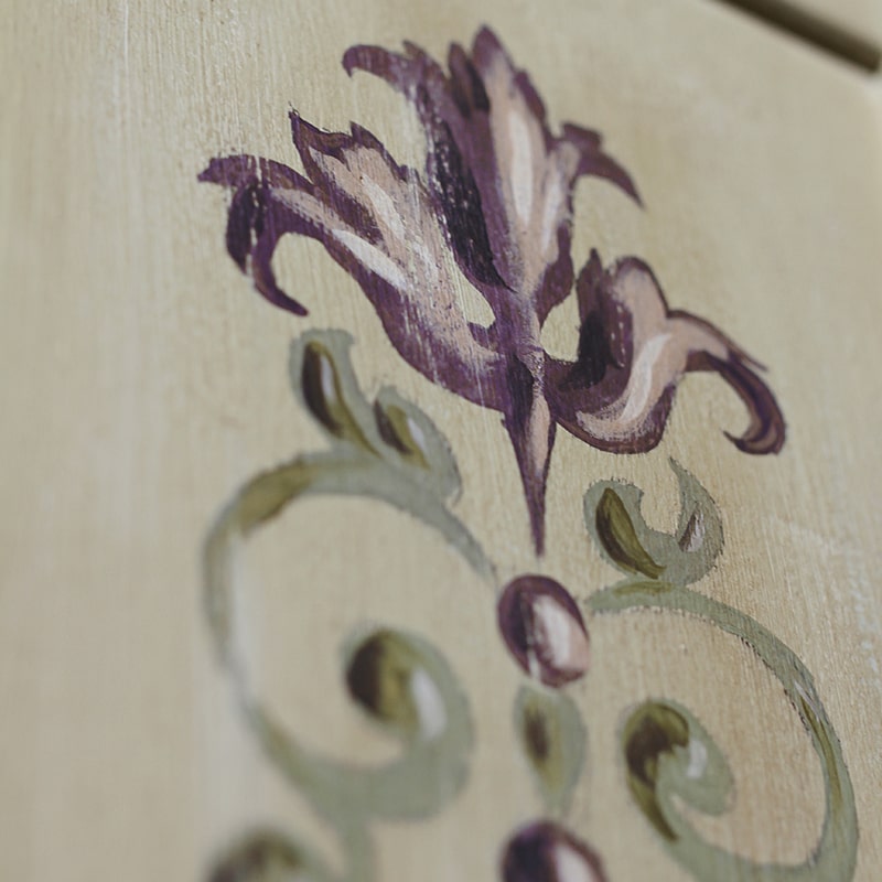 Fleur d'acanthe peint avec la chalkpaint d'Annie Sloan par La Fée Caséine