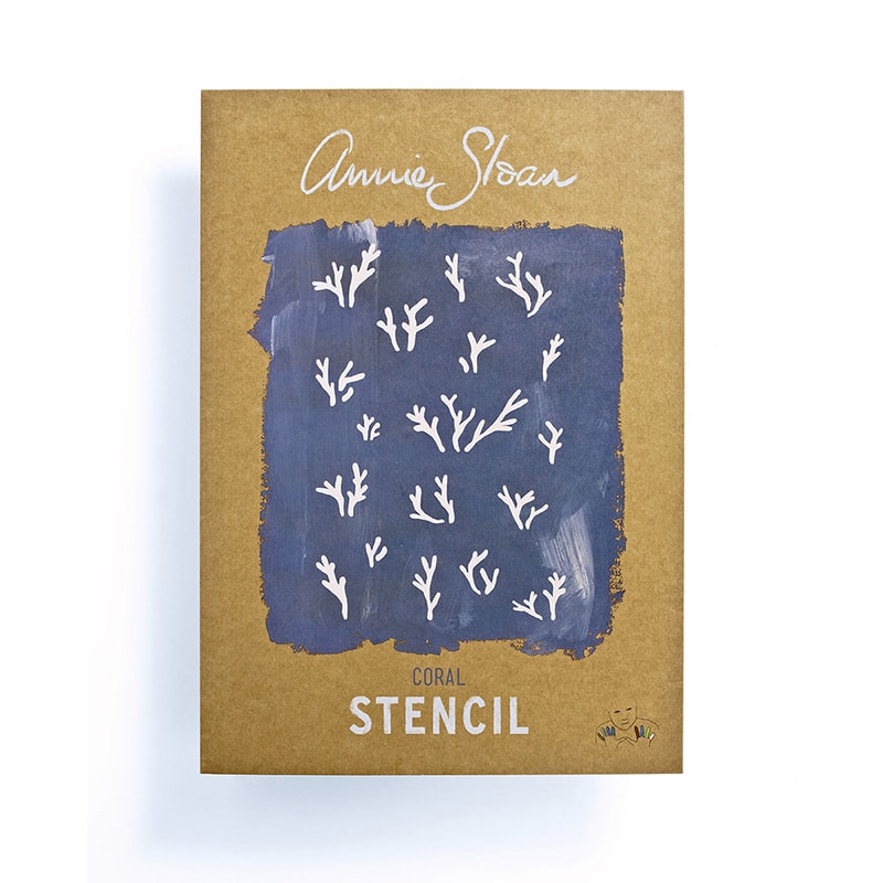 pochoir Annie Sloan pour relooking de meuble à la Chalk Paint