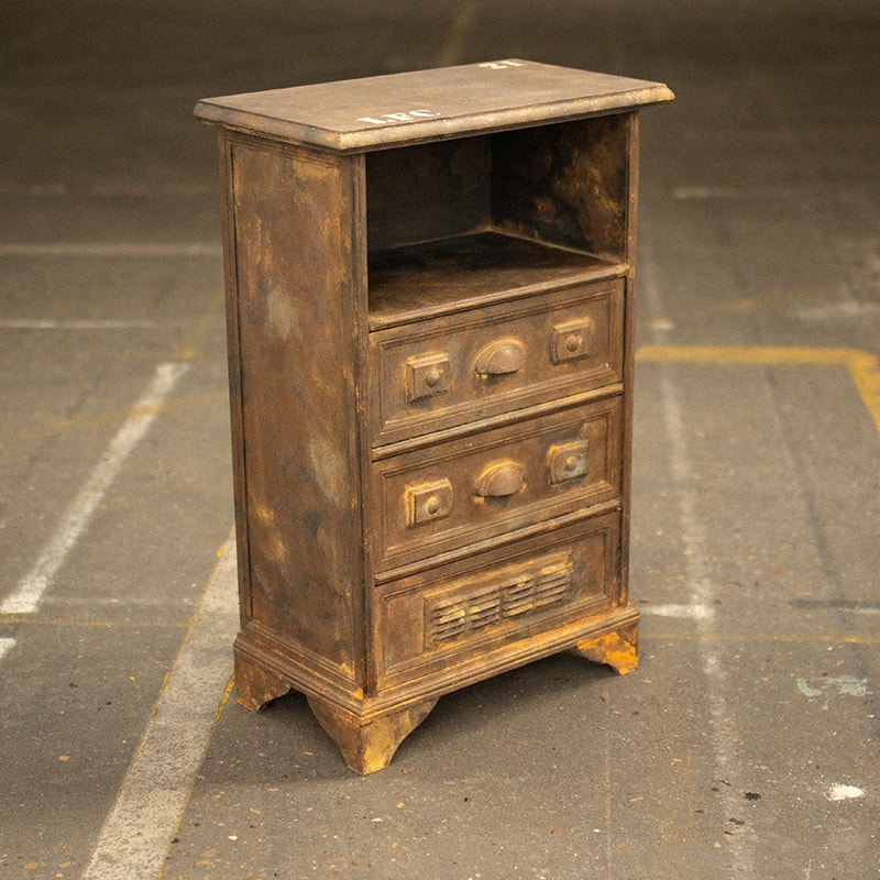relooking d'une table d'appoint avec la technique de la fausse rouille. Pièce unique de La Fée Caséine peinte avec la Chalk Paint Annie Sloan