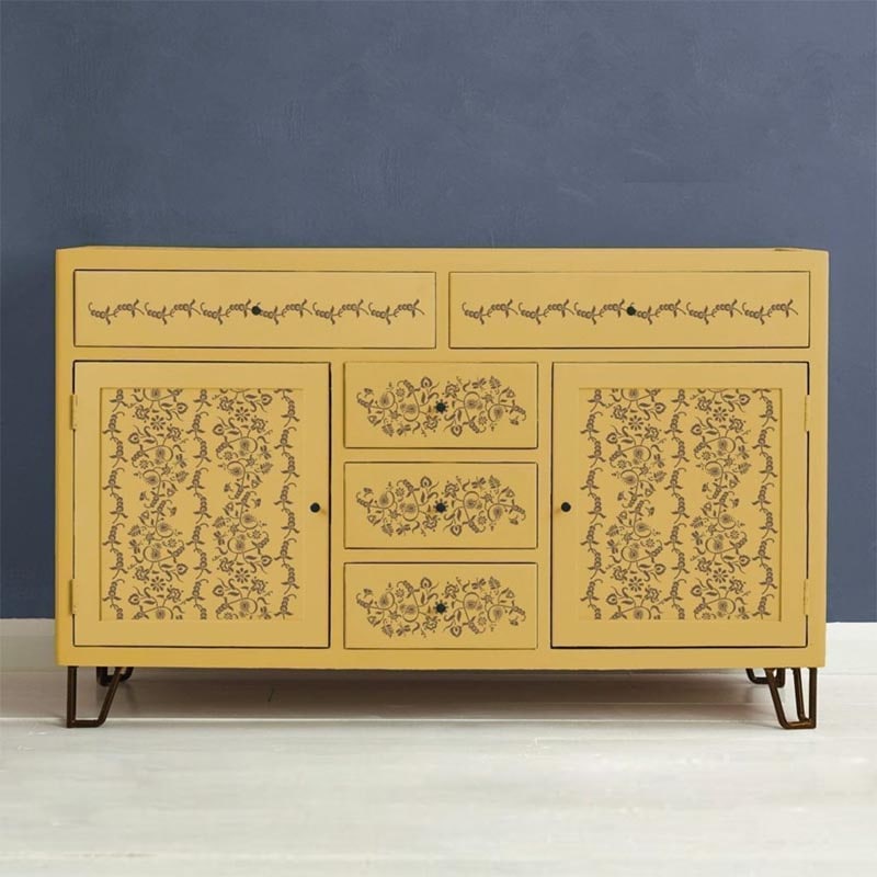 buffet peint avec le pochoir paisley floral garland d'annie sloan