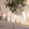 petites maisons blanches en porcelaine