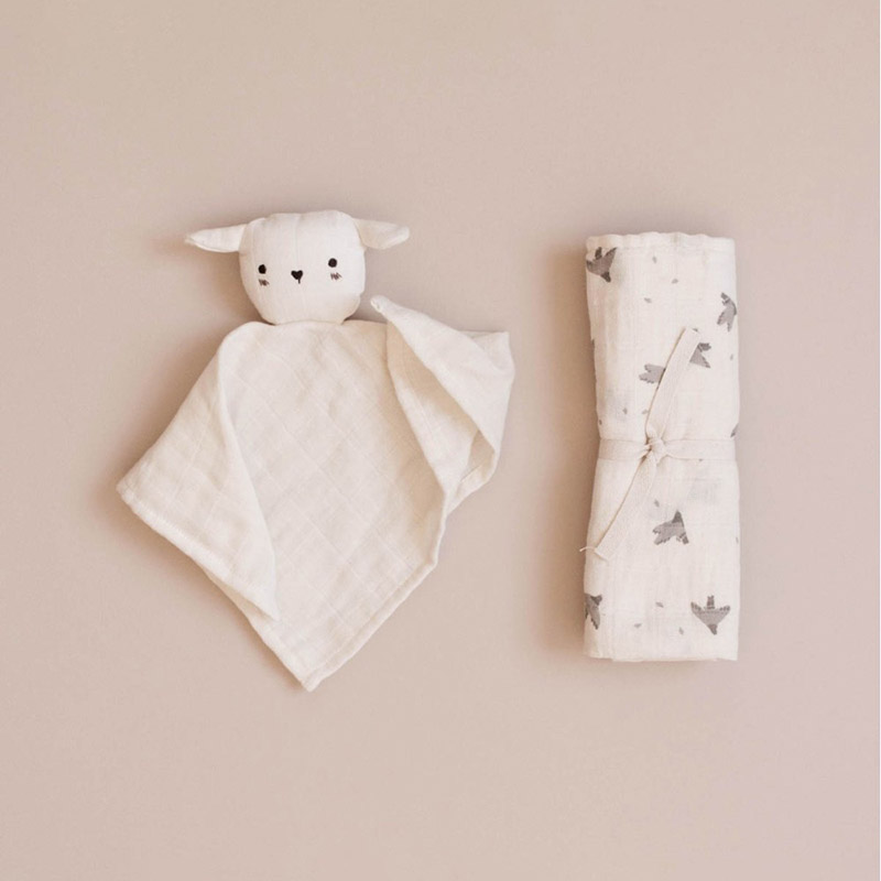 doudou lange d'un agneau en coton blanc
