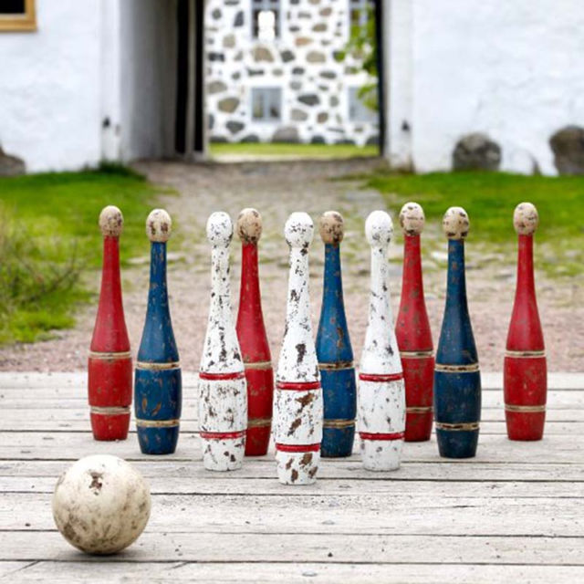 Jeux d'enfants 🏐⚽️
Passez un joyeux moment en famille ce week-end avec notre jeu de quilles vintage à découvrir sur notre e-shop ! 
Au delà de l’amusement d’une partie de quilles, elles seront du plus bel effet dans votre jardin.
Et pourquoi pas en décor original dans votre intérieur.
Jeu à découvrir sur notre e-shop (lien dans la bio).
.
.
.
#jeu #quilles #lafeecaseine #feecaseine #LFC #jeuexterieur #outdoor